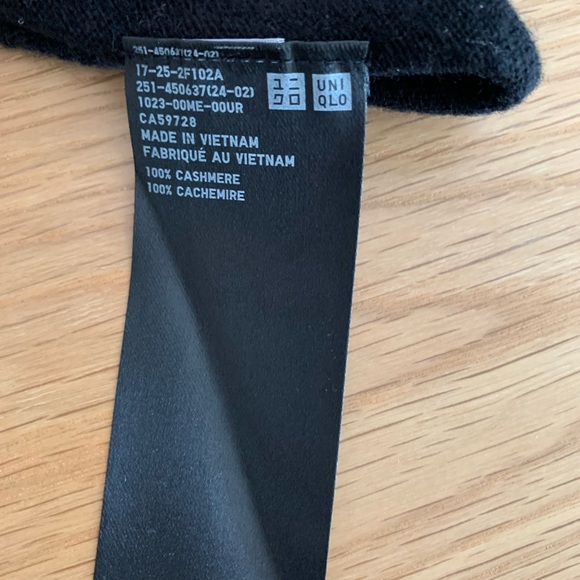 Uniqlo Black Turtleneck Sweater - Picture 3 of 3